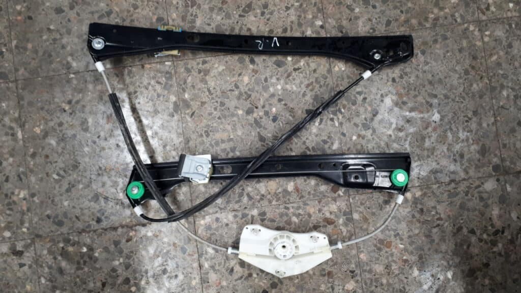 998575103 Mechanizm szyby prawy przód VW Golf Plus