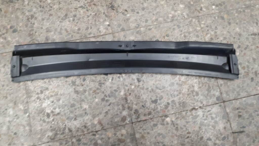 8363423 Osłona podszybia BMW E46