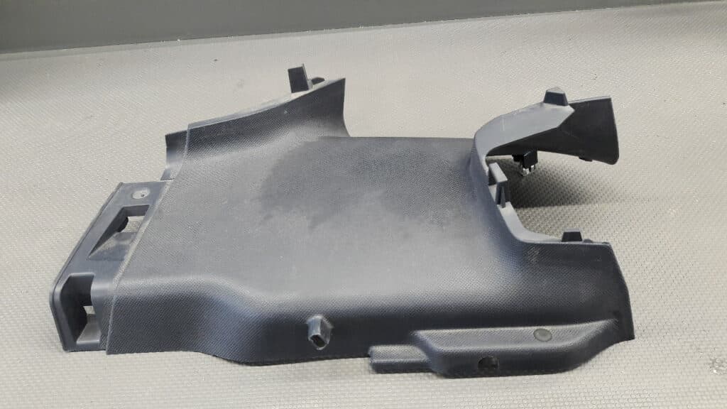 9646714677 Osłona słupka prawy tył Peugeot 1007 05-09r