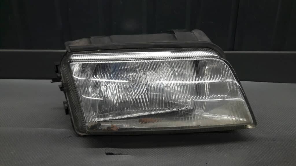 8D0941004A Reflektor prawy lampa Audi A4 B5