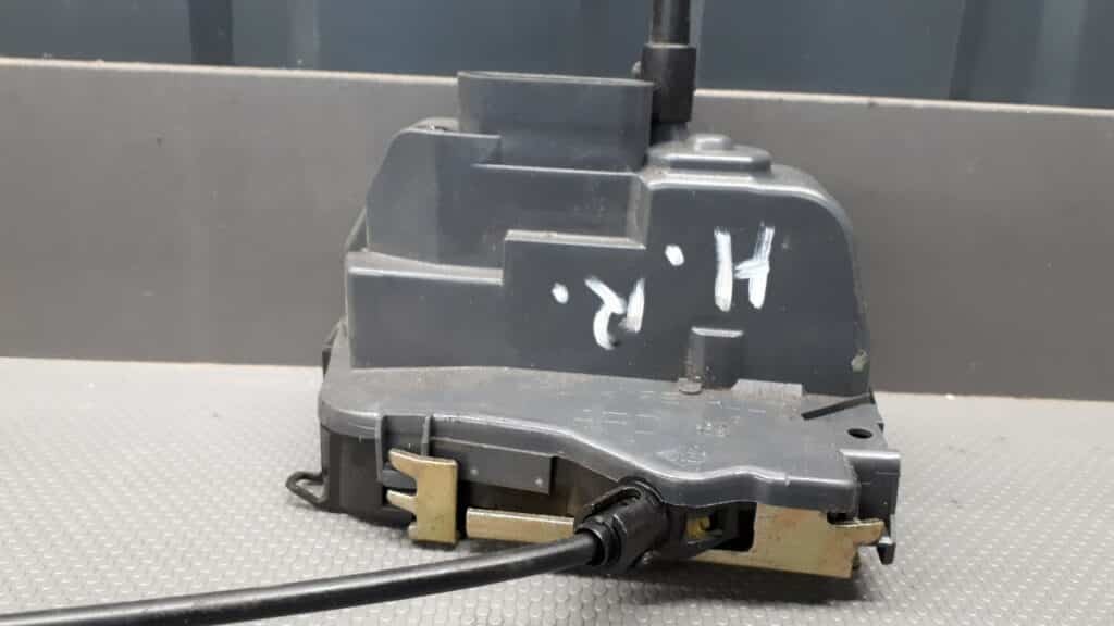 zamek drzwi prawy tył Renault Megane I 6 PIN