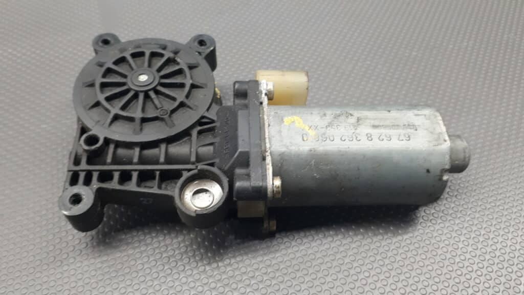 6762836210600 Silniczek szyby BMW E46 Lift