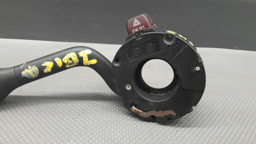 DOTSAEQC88002 przelacznik swiatel  VW GOLF III