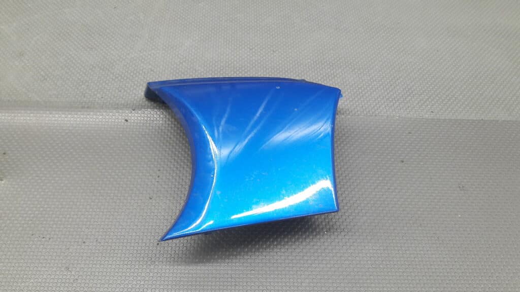 57775-FE000 listwa lampy prawa Subaru Impreza 01-02r
