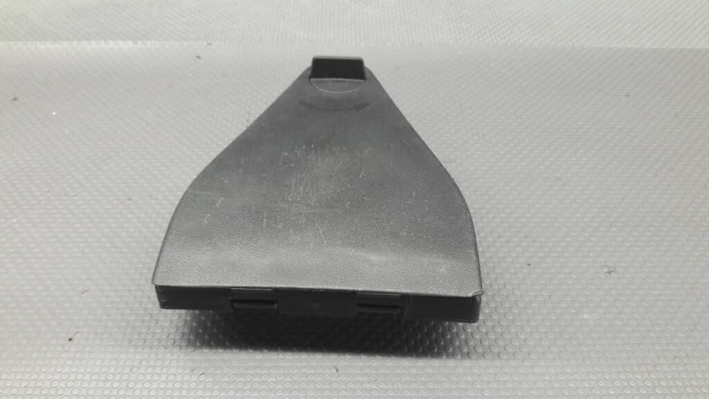 8E5860285 mocowanie trojkata Audi A4 B6 sedan