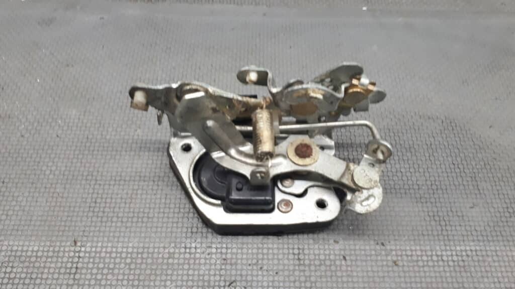 Zamek drzwi prawy tył Daihatsu Cuore IV