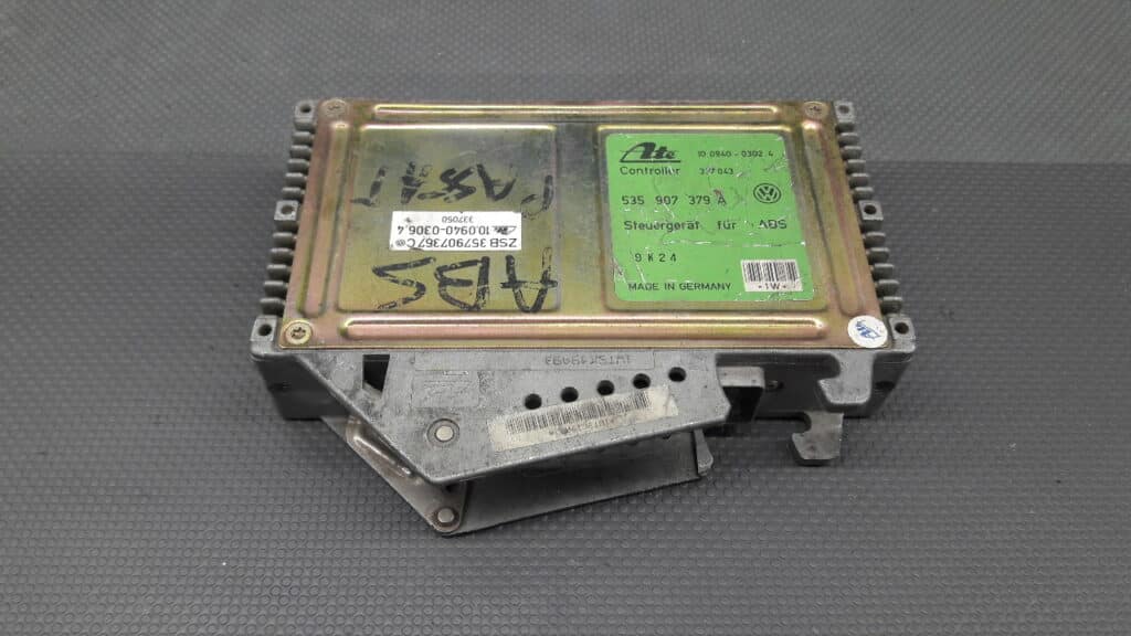 535907379A STEROWNIK  ABS  VW Passat 35I
