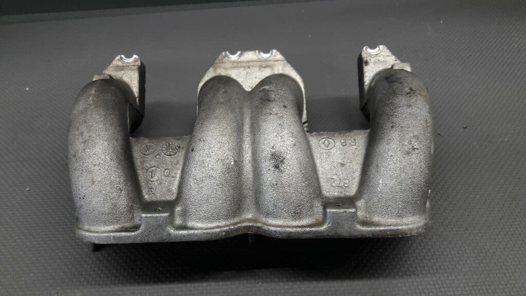 Kolektor ssący Volvo 460 440 1,6 V8