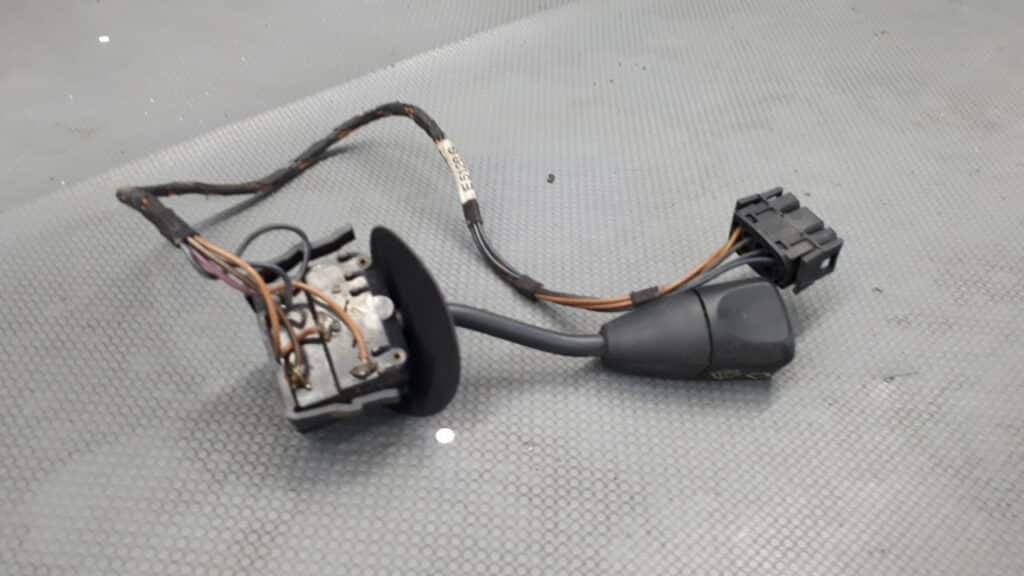 8360915.3 przełącznik wycieraczek BMW E36