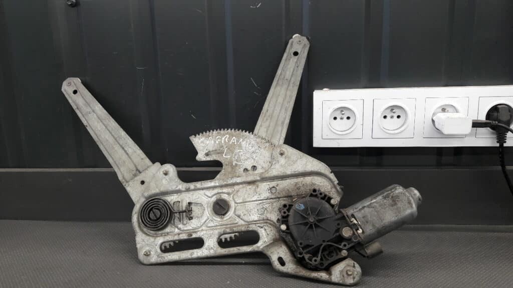 Mechanizm szyby lewy przód Renault Safrane