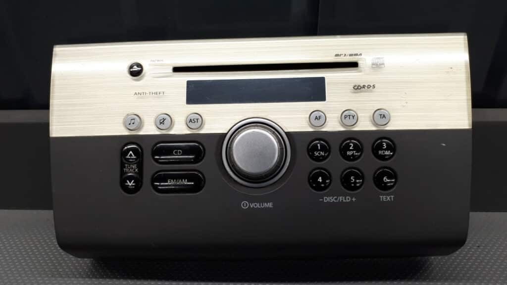 FC028159B radio CD Suzuki Swift