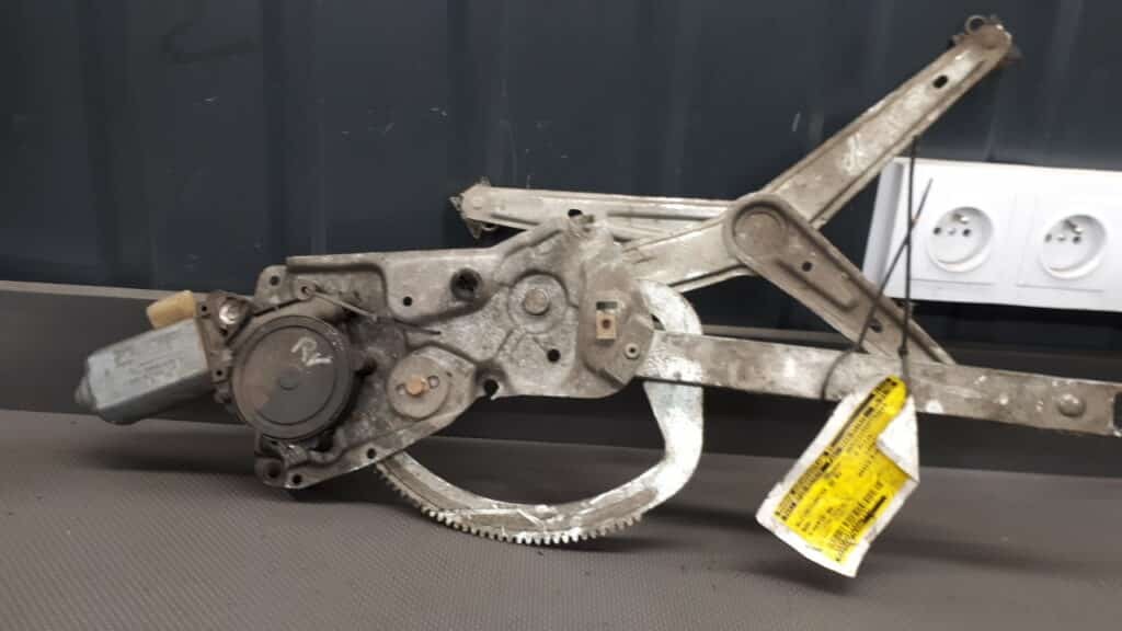 0130821276 mechanizm szyby prawy przód BMW 3 90- E36