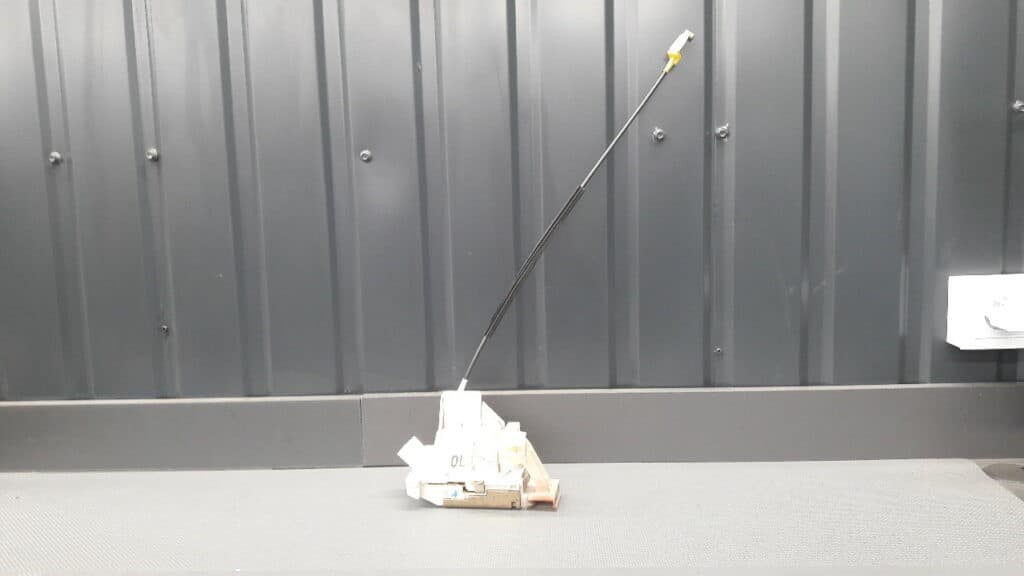 XS41A26413CG Zamek drzwi lewy tyl Ford Mondeo MK3 3pin 00r