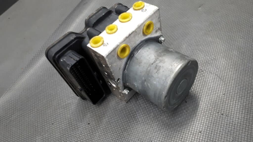 2265106582 Pompa ABS Mercedes A 243 1.5