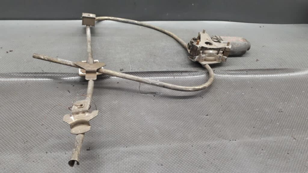 Mechanizm szyby prawy przod Renault Clio I 4d