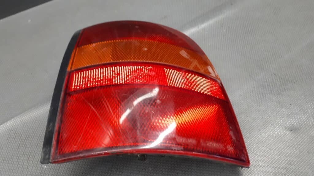 Lampa lewy tył Micra k11