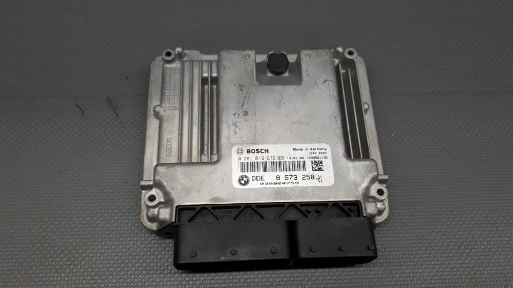 8573258 sterownik silnika BMW F20 2.0 2013r
