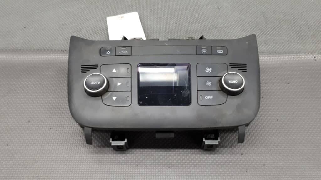 735501599 Panel klimatyzacji Punto Evo  2011r