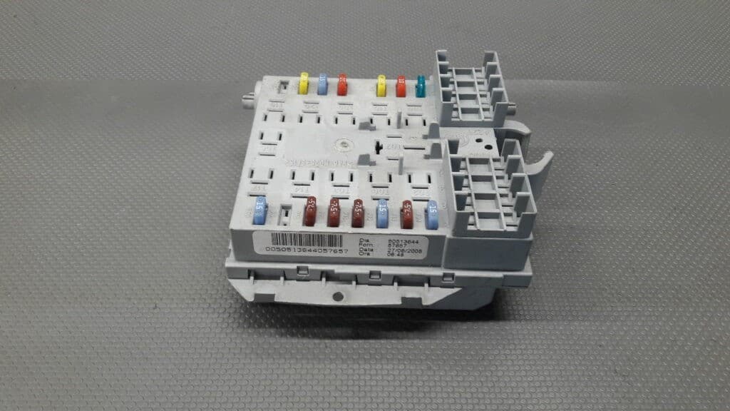 50513644 Skrzynka bezpiecznikow Alfa Romeo 156