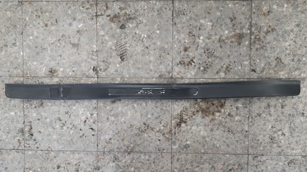 F15168730 listwa progu prawy przód Mazda RX8