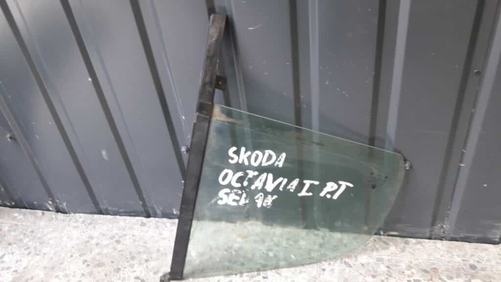 Szyba prawy tył SKODA OCTAVIA I SEDAN