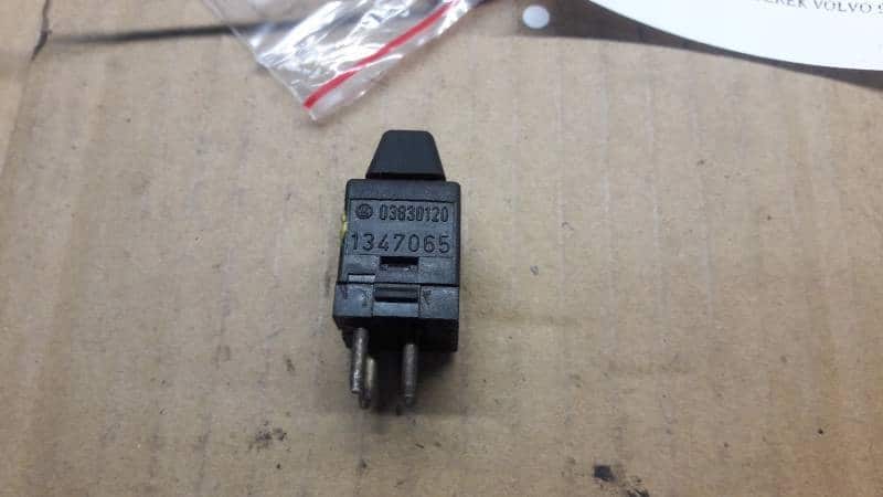 1347065 przelacznik lusterek VOLVO 940 960 780