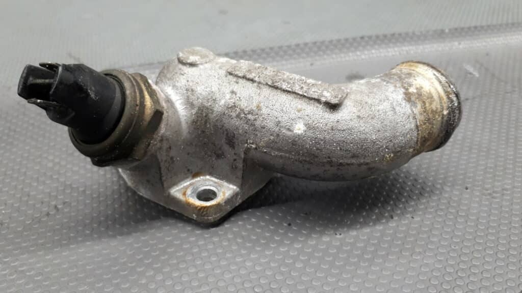 84FF-8594-DB Obudowa termostatu Ford Fiesta MK2 1.6 85R