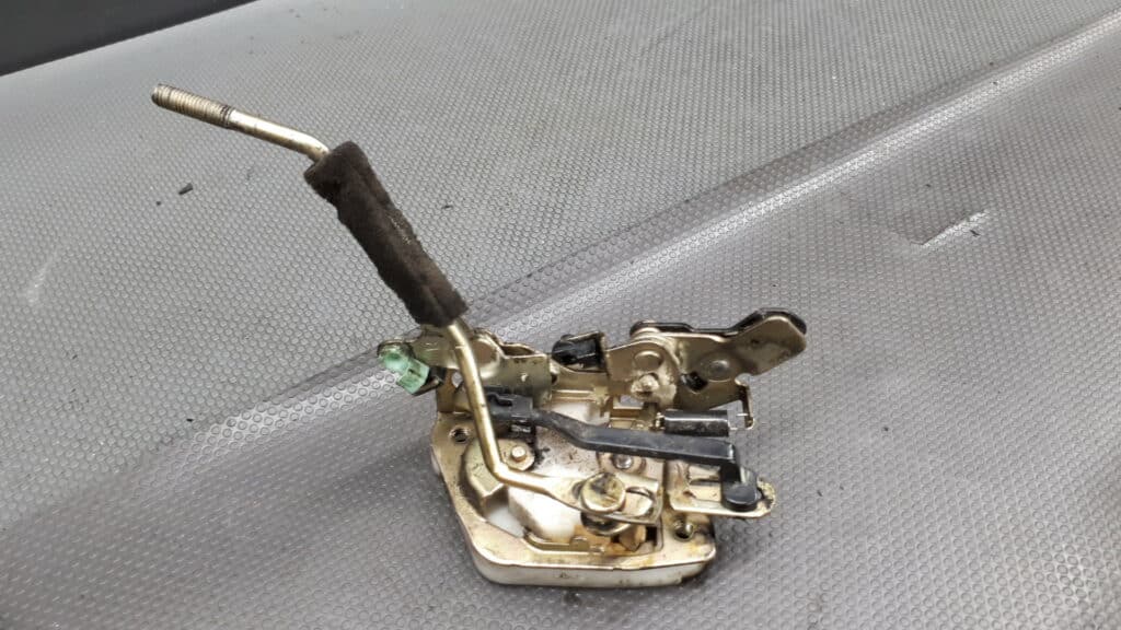 Zamek drzwi prawy przod Suzuki Alto VI