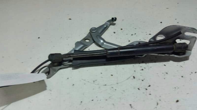 8D5827302C ZAWIAS KLAPY PRAWY TYL AUDI A4 B5