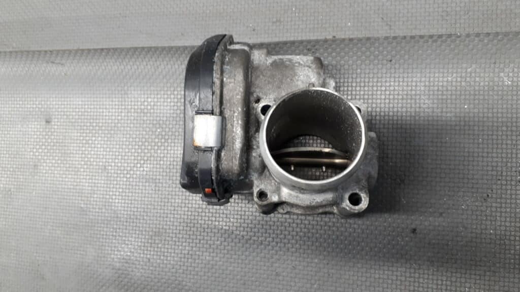 28275019 przepustnica Citroen DS3 1.6D 11r