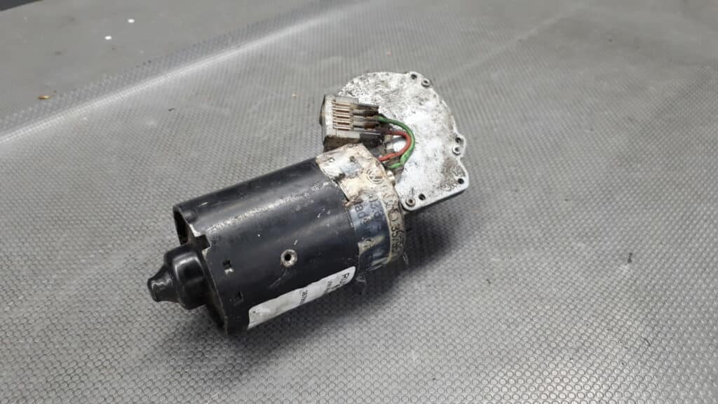 357955113B silniczek wycieraczki przód VW Passat b4 94r