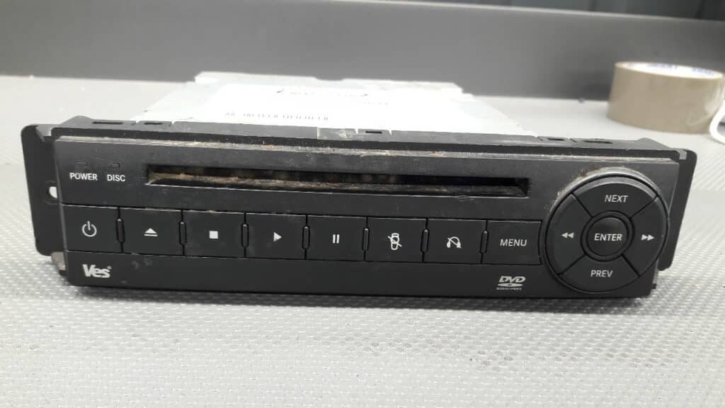 P05064063AE radio CD CHRYSLER VOYAGER V