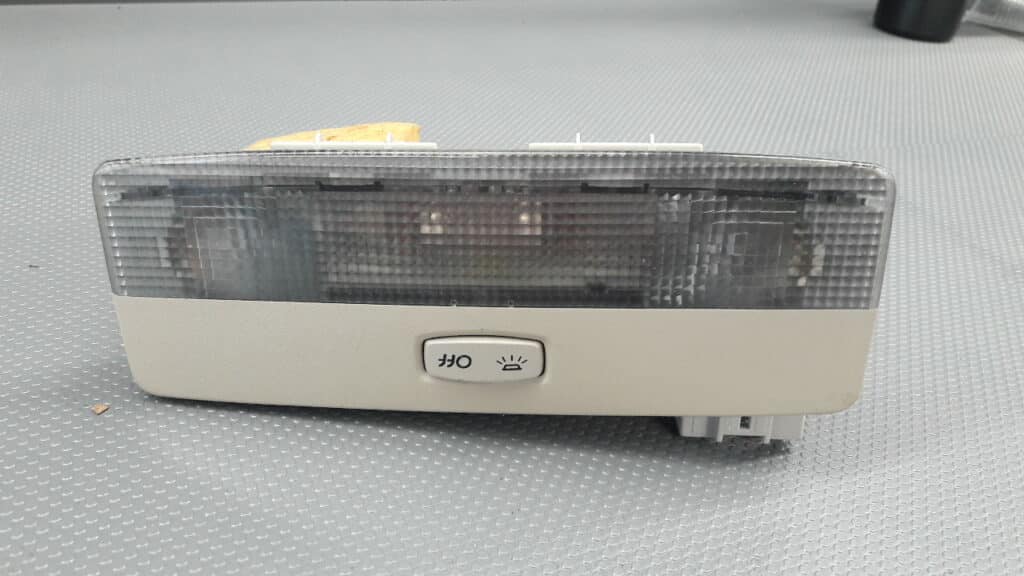 8200003038 Lampka kabiny RENAULT LAGUNA II KOMBI