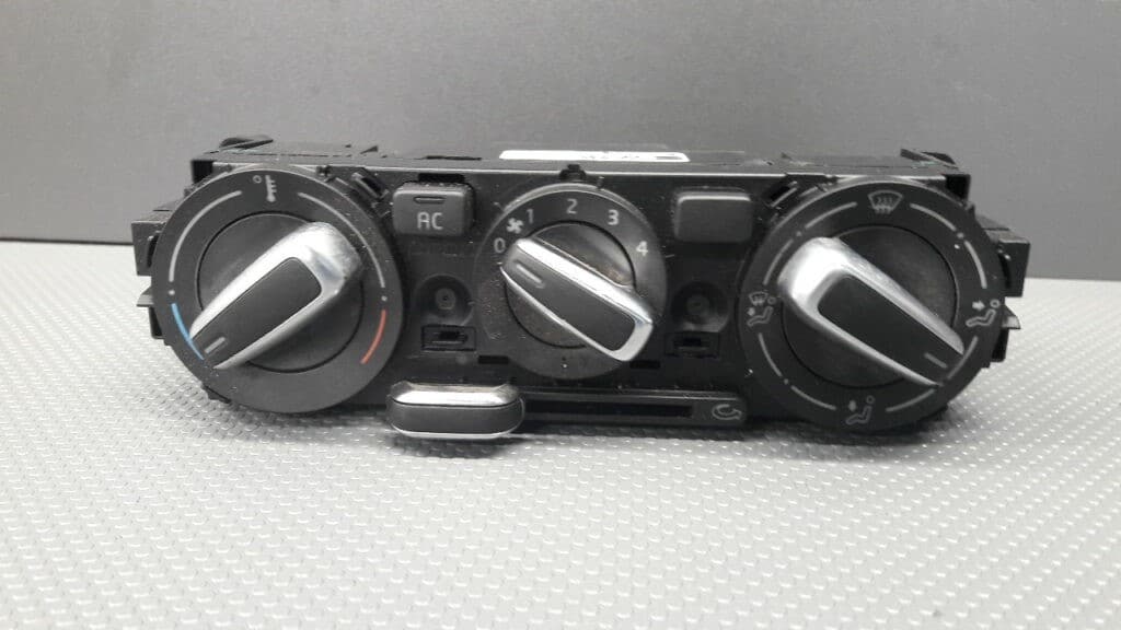 1S0820045N Panel klimatyzacji VW UP 11R