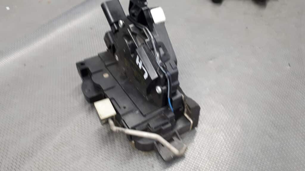 1x43-26556-ah zamek drzwi lewy tył Jaguar X-type I 4pin