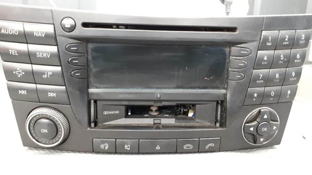 A2118201079 Radio mercedes W211 S211 02-03