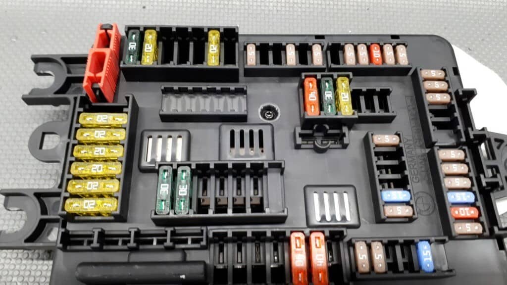 926111003 Modul bezpiecznikow BMW F301 B1