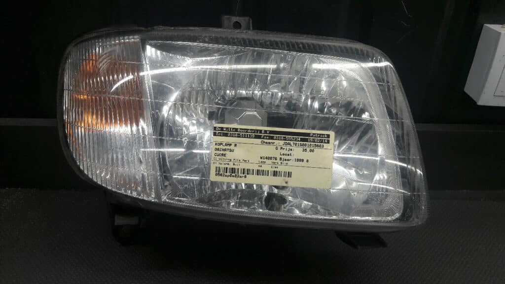 100-51587 Reflektor DAIHATSU CUORE VI PRAWY 99r K