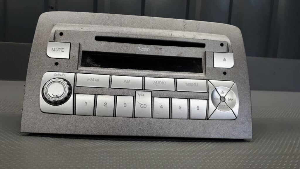 7355186860 Radio CD mp3 Musa Lancia 1,4b bosch