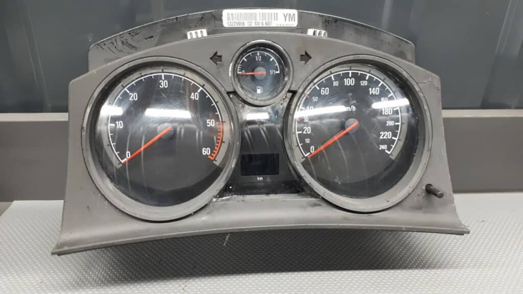 13225956YM licznik zegary Opel Zafira 1.9 CDTI 06r