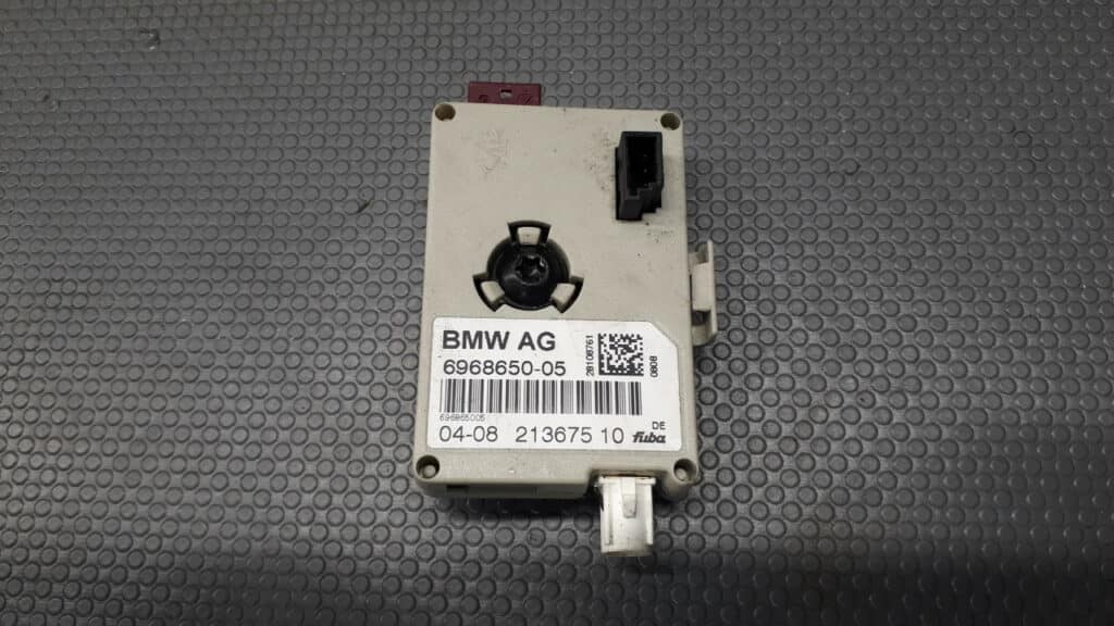 6968650 wzmacniacz antenowy BMW E93