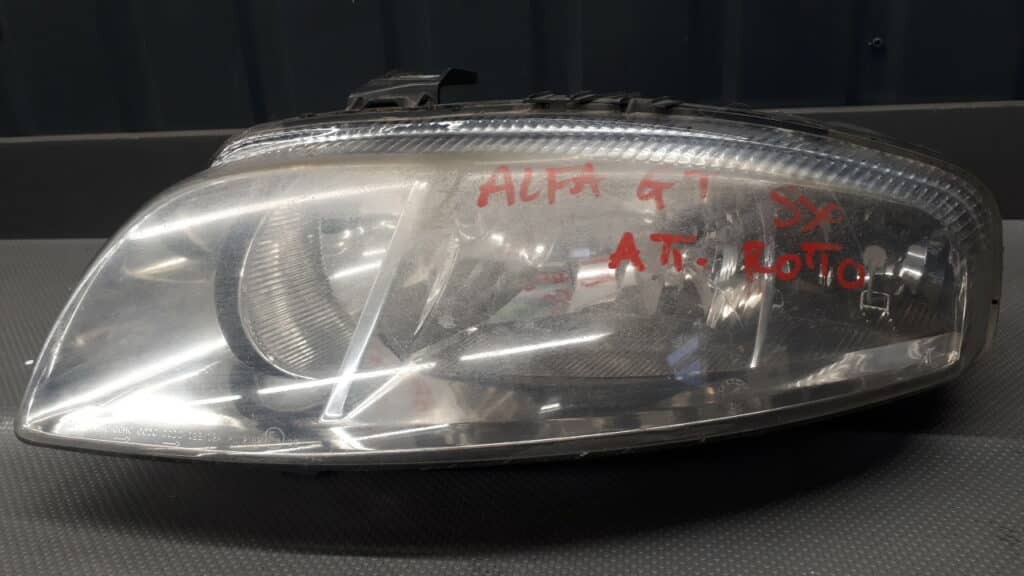 0301186225 reflektor prawy Alfa Romeo GT 04r