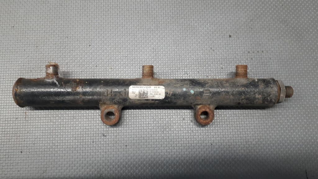 4R8Q-9D280-AB listwa wtryskowa Jaguar S-Type