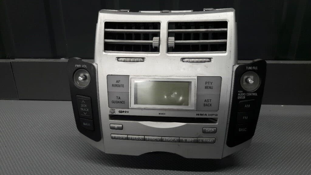86120-0D210 Radio Toyota Yaris II 03E USZKODONE