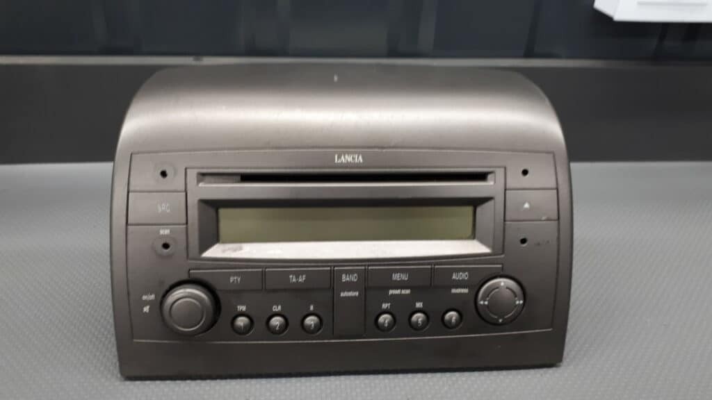 735345243 radio CD Lancia Ypsilon 03-09r