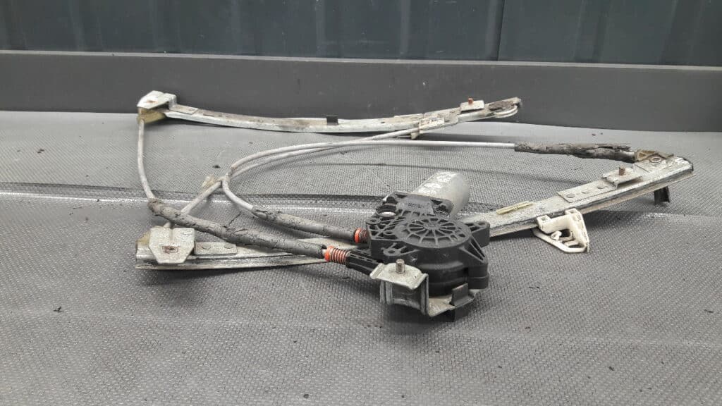 mechanizm szyby prawy przod  Citroen Xsara 5D