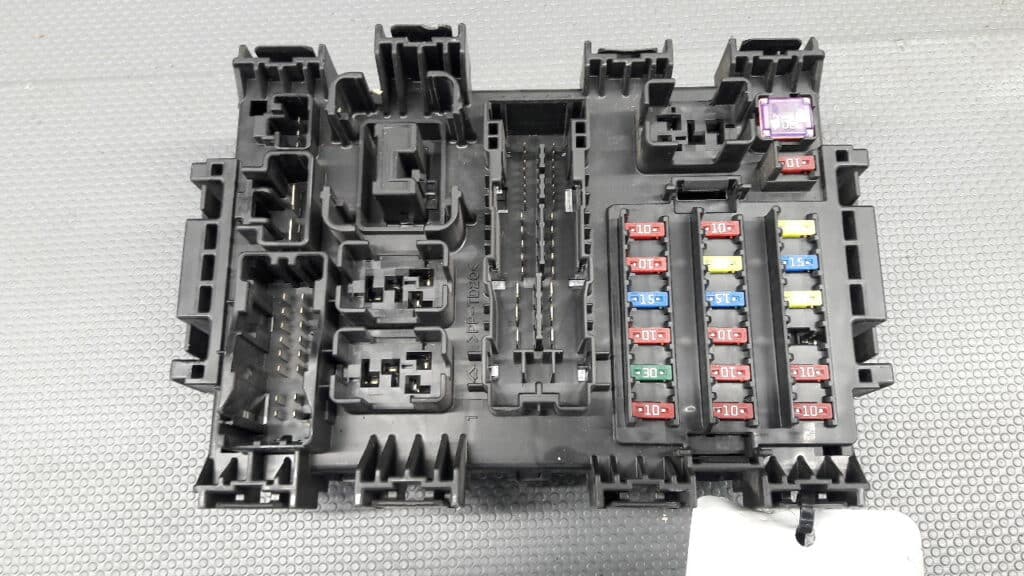 68K10 skrzynka bezpieczników BSI Suzuki Alto VII 10r
