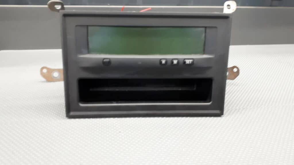 8750A136 wyswietlacz zegarek Mitsubishi Grandis 2004r