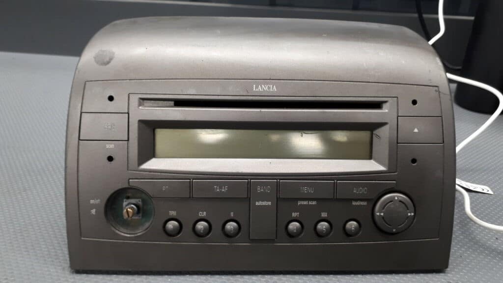 7643388316  Radio Lancia Ypsilon 2003