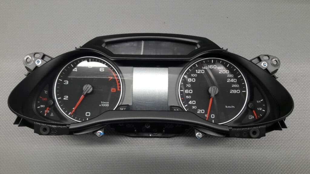 8k0920900n Licznik zegar  Audi A4 10R. Benzyna 1.8